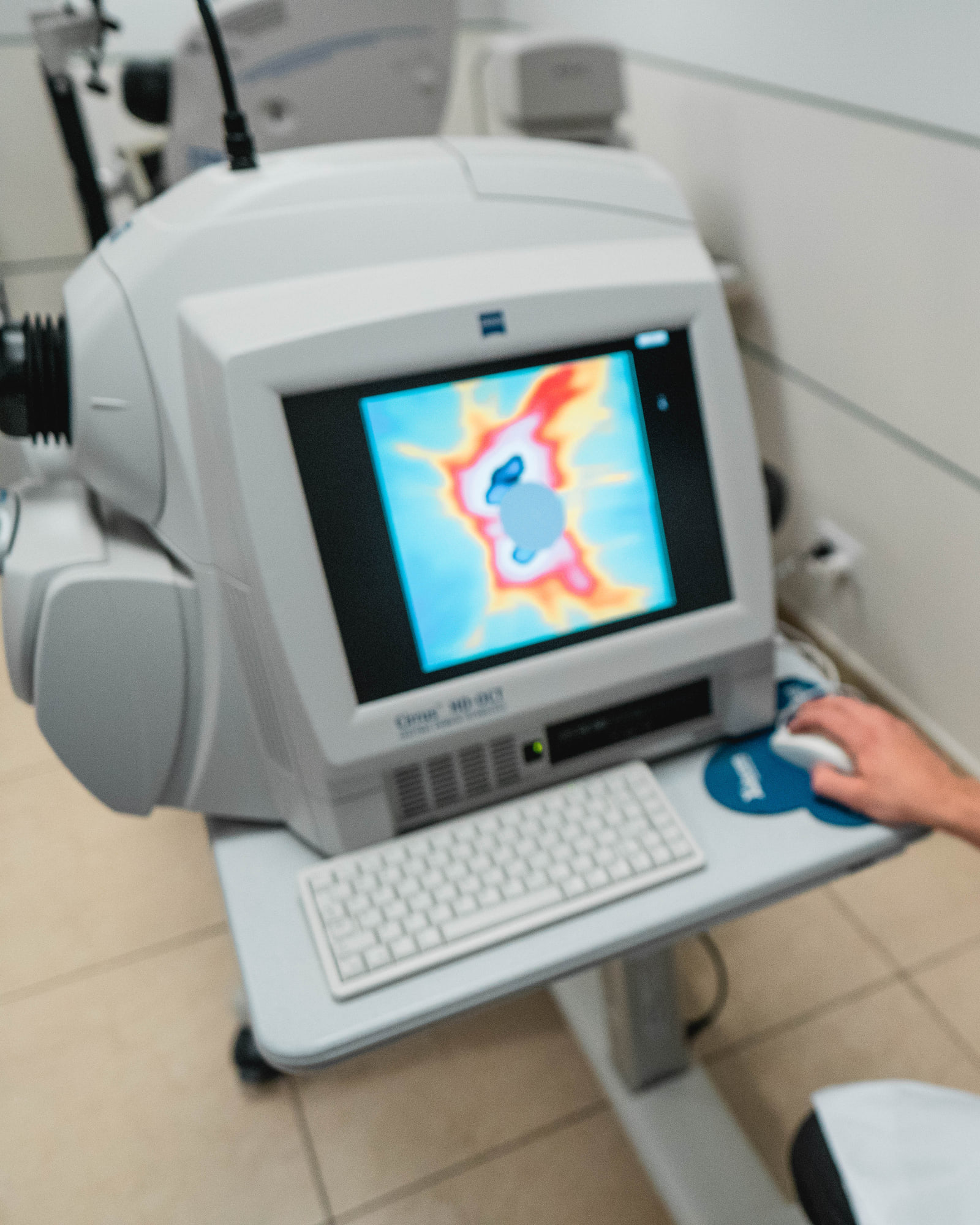 Exame oftalmológico no consultório do Dr. André Magalhães Oliveira — glaucoma