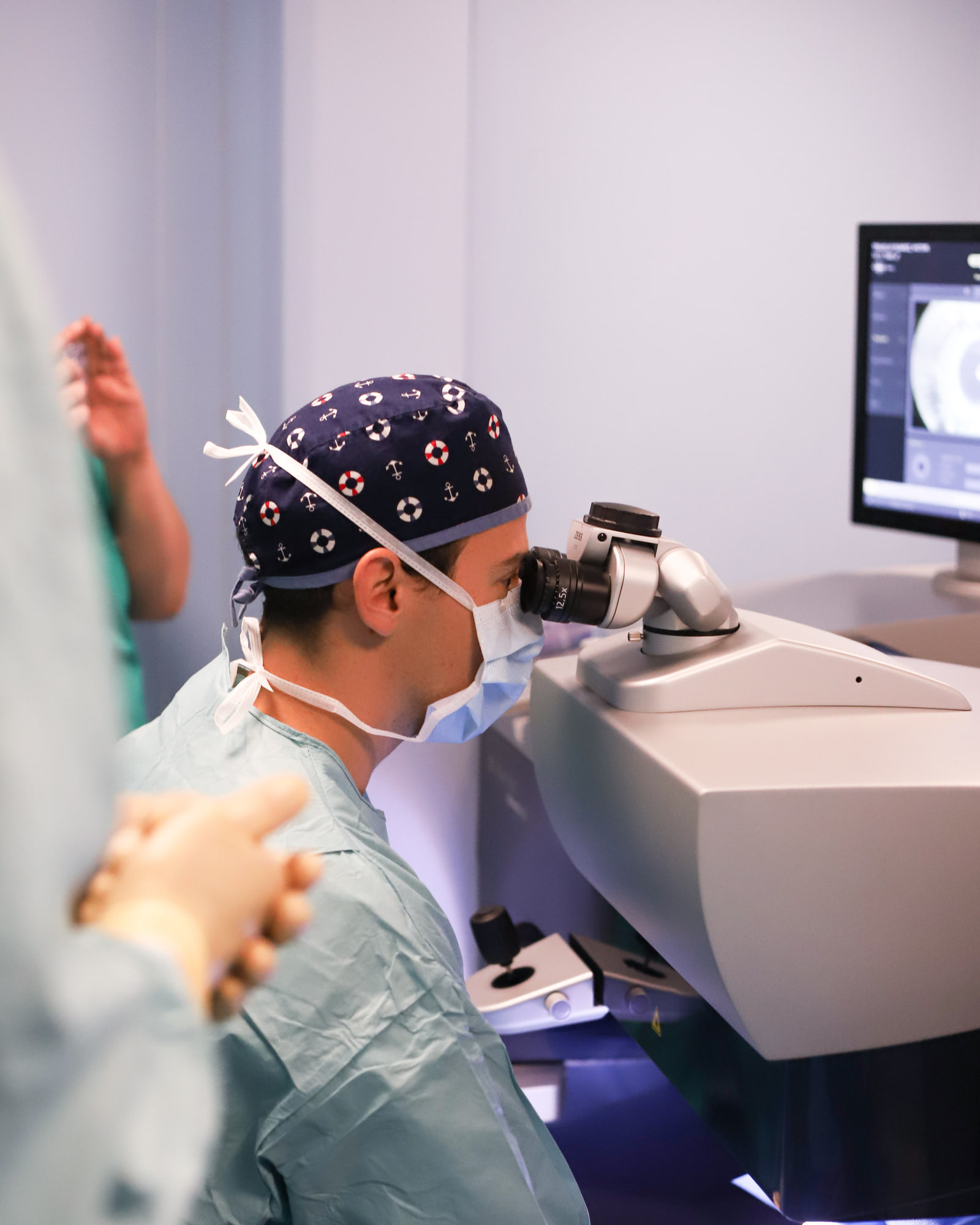 Contexto clínico do tratamento de lentes fáquicas icl na Oftalmologia Algarve